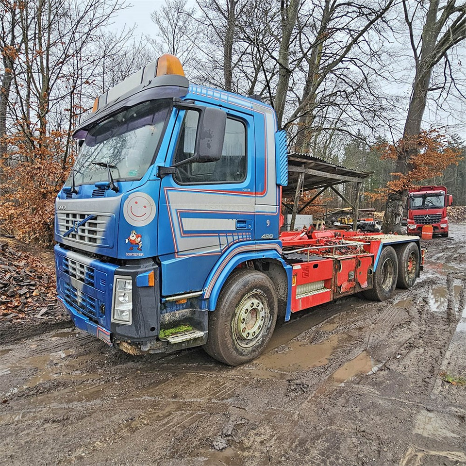 Camion ampliroll Volvo 420