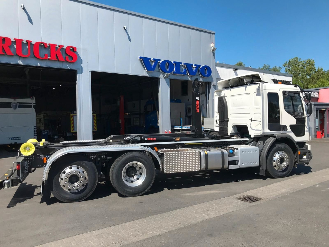 Camion ampliroll Volvo FE 320 6x2