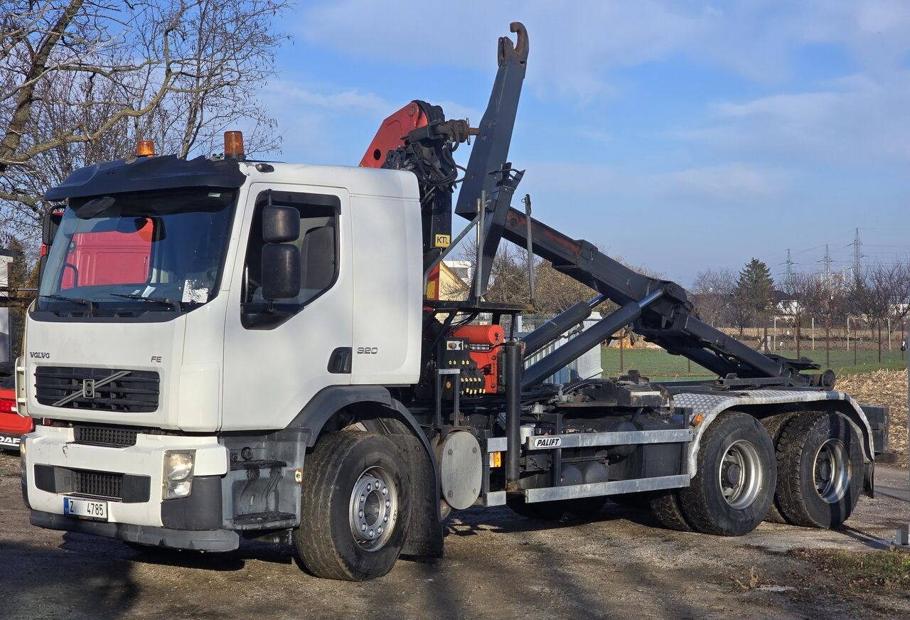 Camion ampliroll Volvo FE 320 HOOK SYSTEM LITTLE WEELBASE TOP CRANE PALFINGER