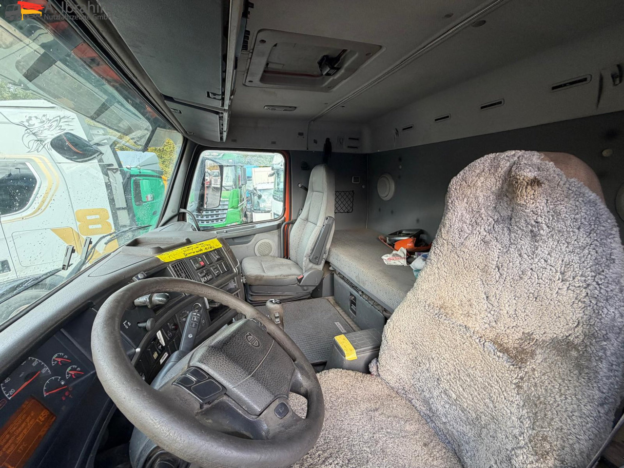 Camion ampliroll Volvo FH12-420 8x2 Fahrzeugpapiere Schweiz