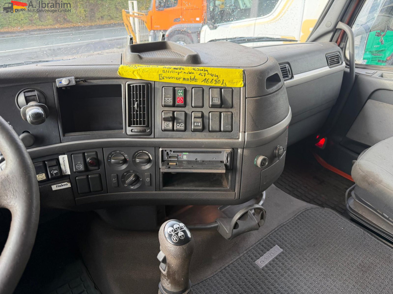 Camion ampliroll Volvo FH12-420 8x2 Fahrzeugpapiere Schweiz