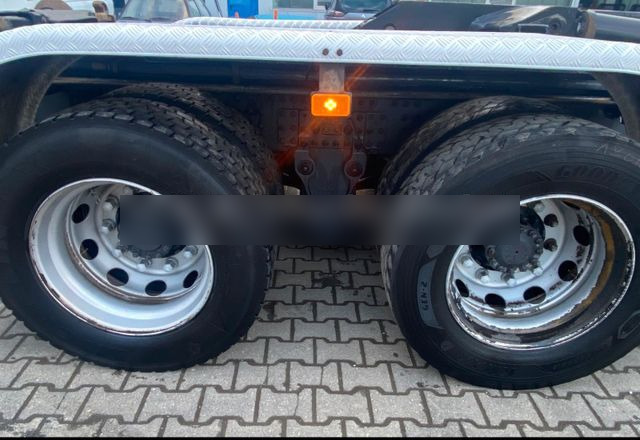 Camion ampliroll Volvo FH540 Hiab/Kran