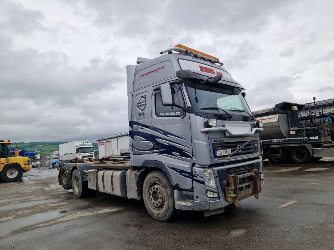 Camion ampliroll Volvo FH6X2-Krokbil med hydraulisk brøyteutstyr