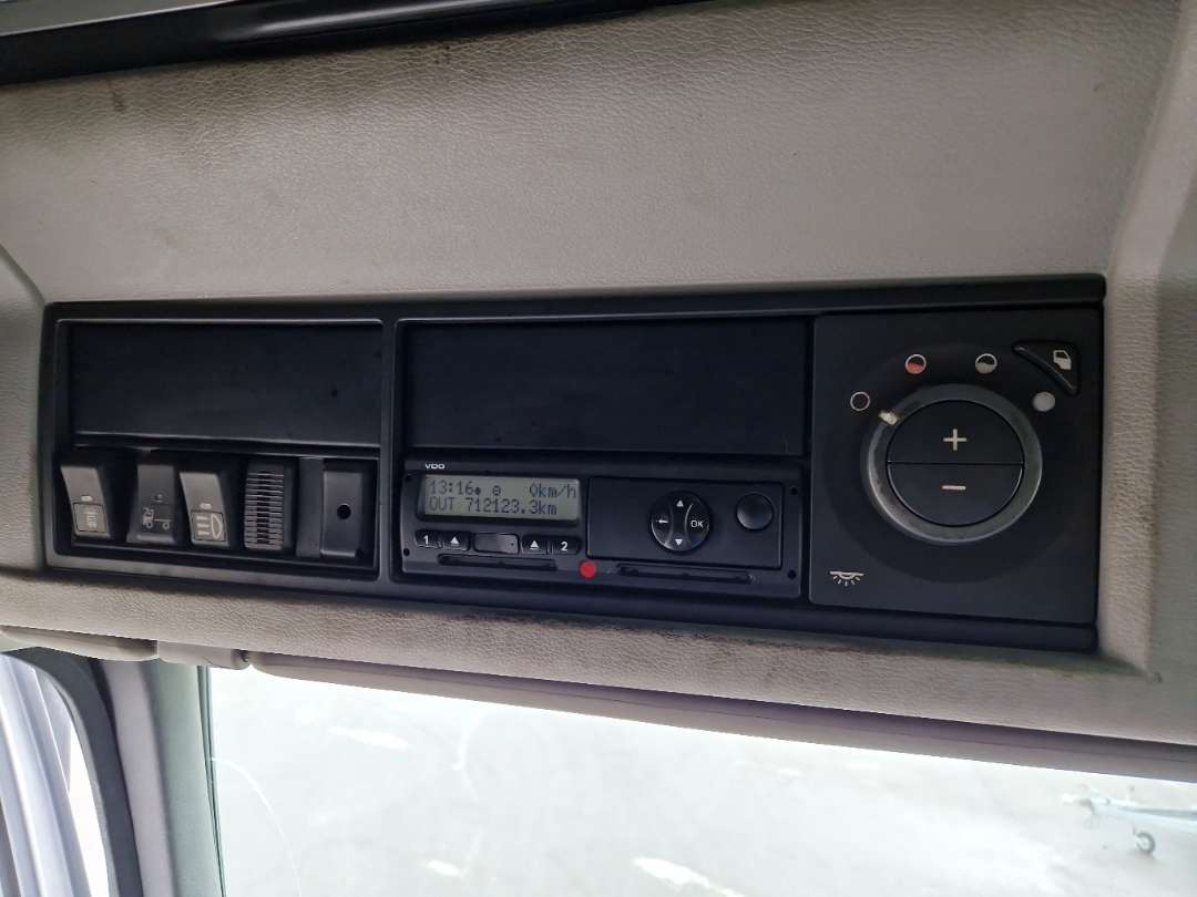 Camion ampliroll Volvo FH6X2-Krokbil med hydraulisk brøyteutstyr