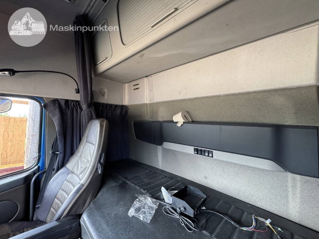 Camion ampliroll Volvo FH 16 550