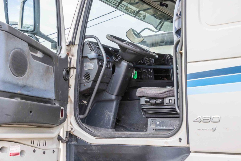 Camion ampliroll Volvo FH 480 6x2 Emelőhorgos
