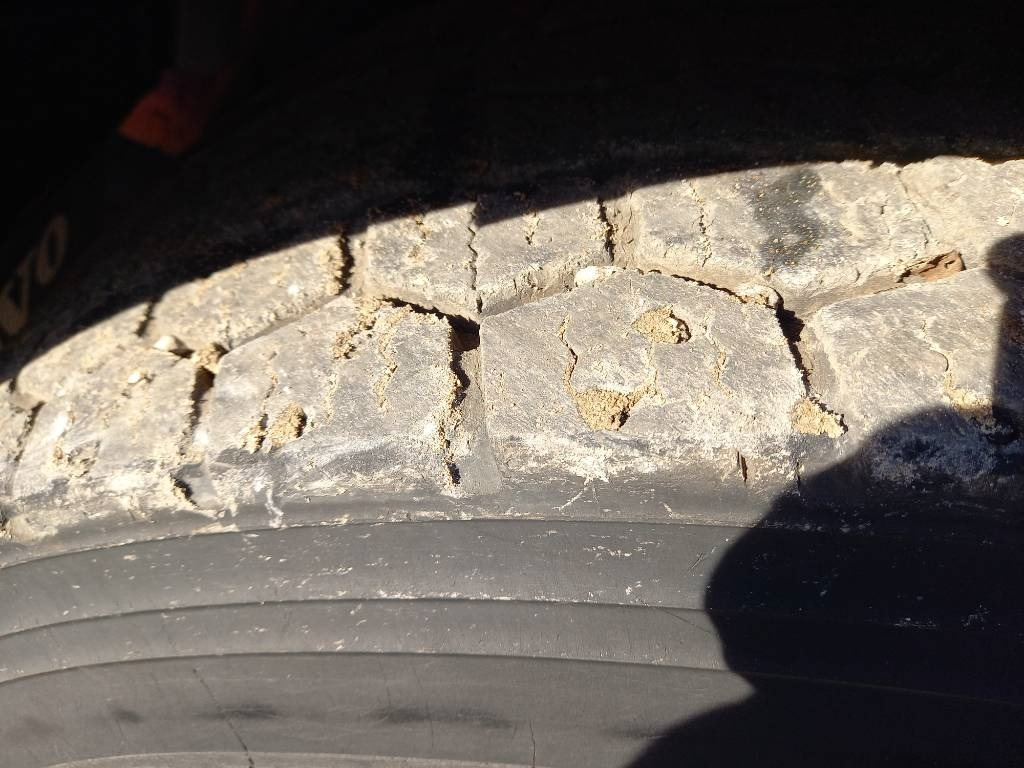 Camion ampliroll Volvo FH 520, 8x4, MULTILIFT