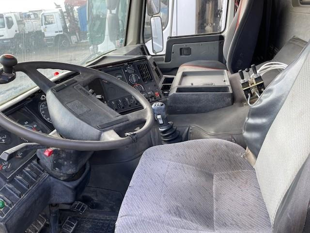 Camion ampliroll Volvo FL10