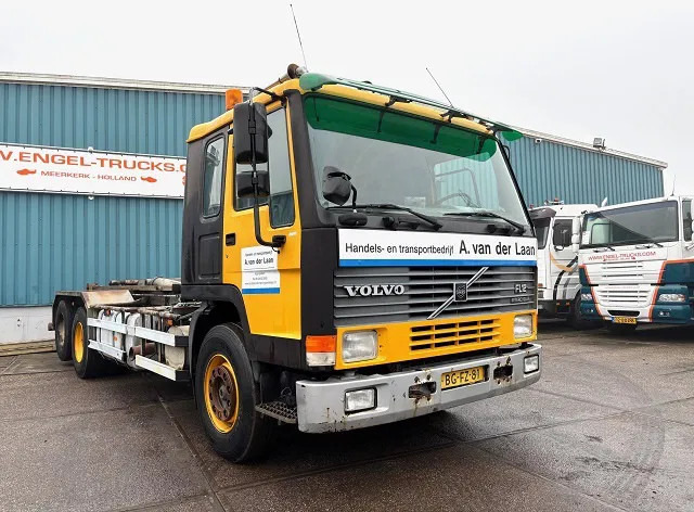 Camion ampliroll Volvo FL 12.380 6x2 A-RIDE (ORIGINAL DUTCH) HOOK-ARM CONTAINER SYSTEM (FULL STEEL SUSPENSION / REDUCTION AXLE / 10 TIRES / 8.000 KG. F