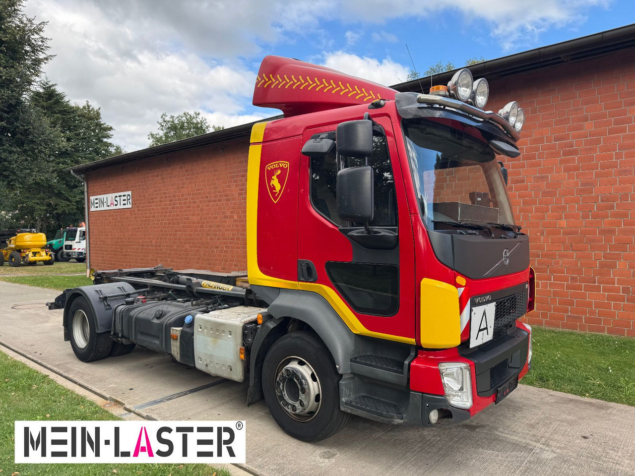 Camion ampliroll Volvo FL 250 Palfinger T10Duo City + StandardContainer