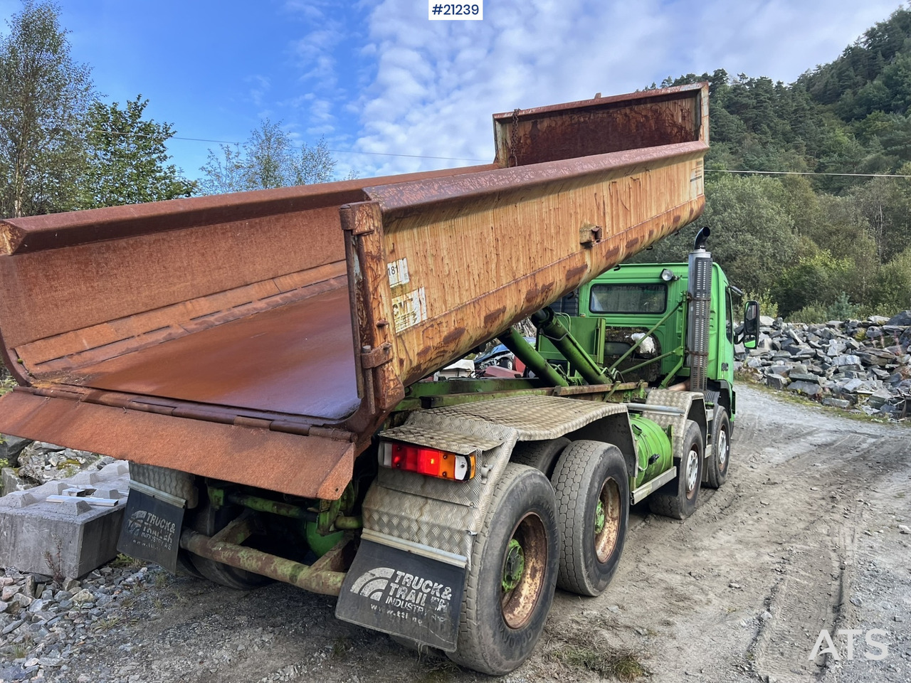 Camion ampliroll Volvo FM12