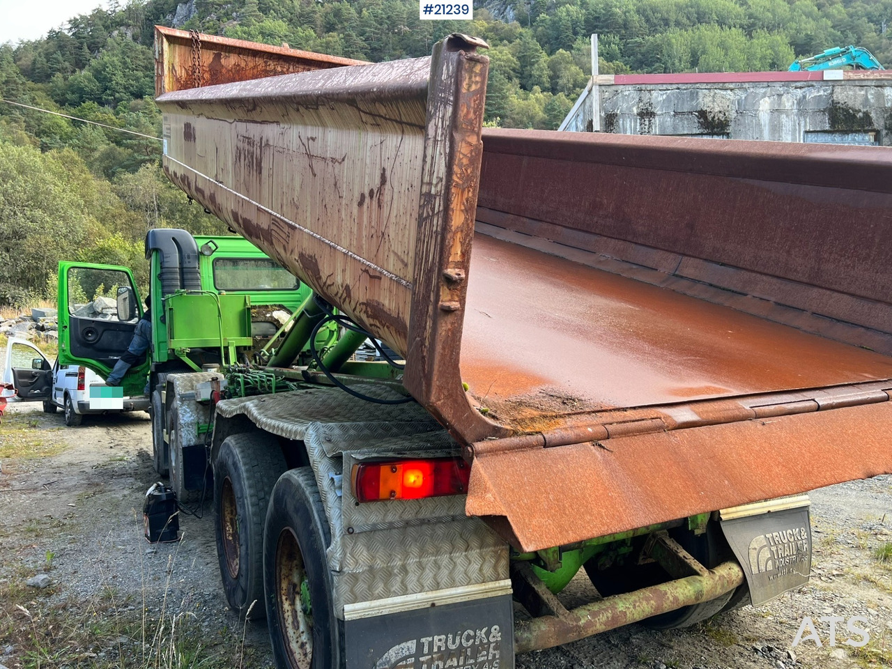 Camion ampliroll Volvo FM12