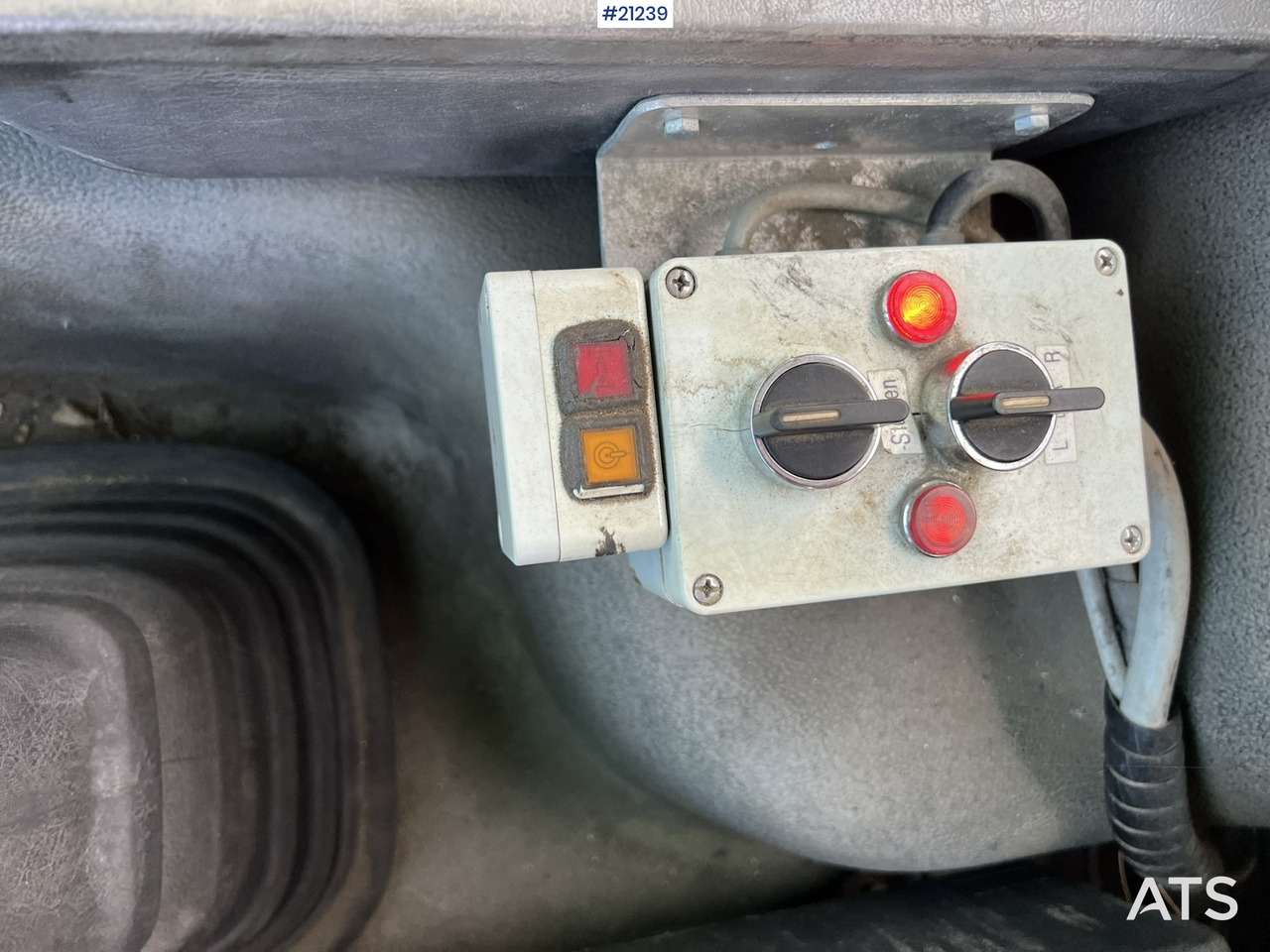 Camion ampliroll Volvo FM12