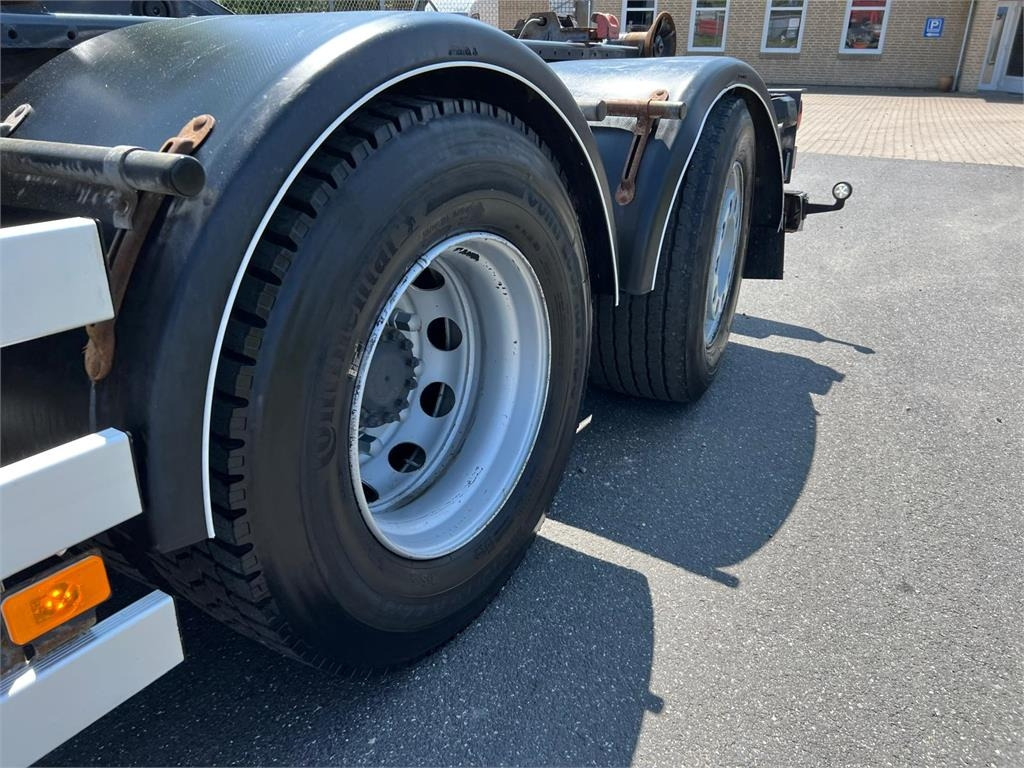 Camion ampliroll Volvo FM430