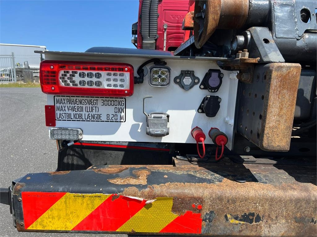 Camion ampliroll Volvo FM430