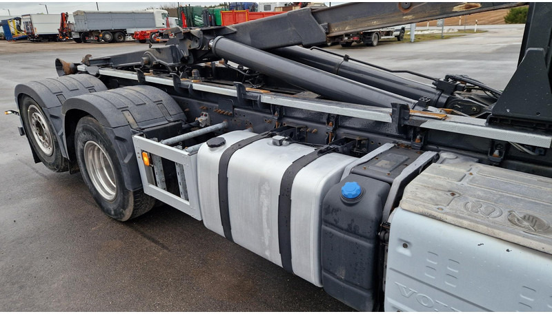 Camion ampliroll Volvo FM460 6X2*4