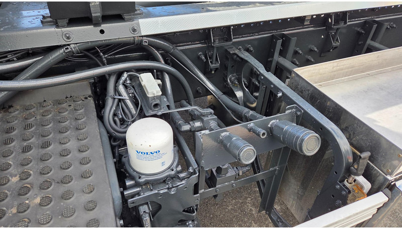 Camion ampliroll Volvo FM460 6X2*4