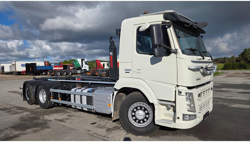 Camion ampliroll Volvo FM460 6X2*4