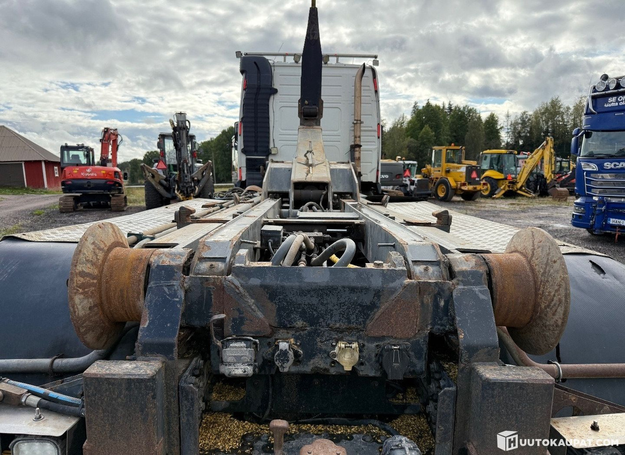 Camion ampliroll Volvo FM 12 8x4 hook-lift truck, 2004, Lahti
