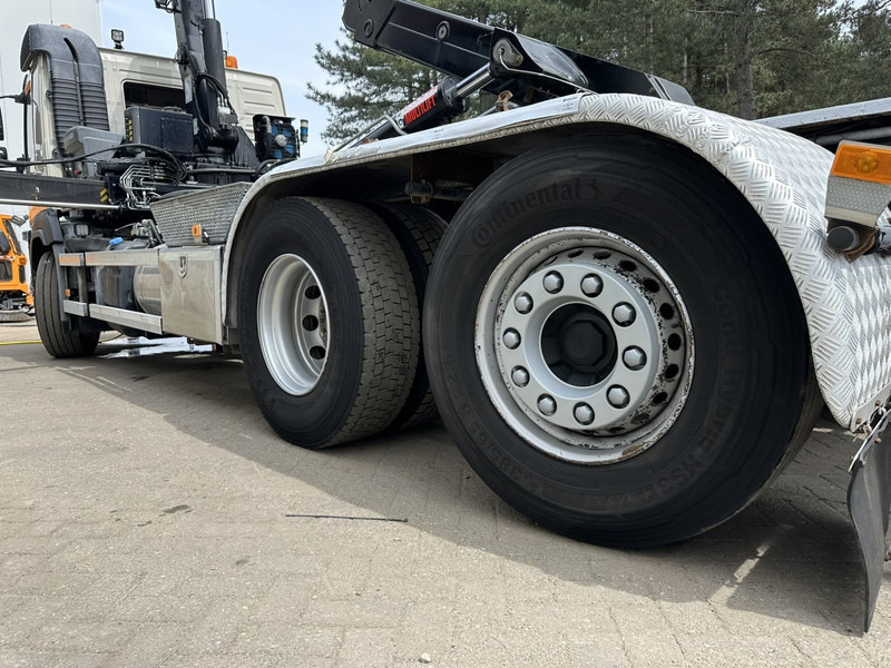 Camion ampliroll Volvo FM 370 6x2 HOOKLIFT 21T + CRANE HIAB 144 E-4 HIDUO - ENGINE / GEARBOX OK - CHASSIS OK - RUNNING + DRIVING - BE TRUCK