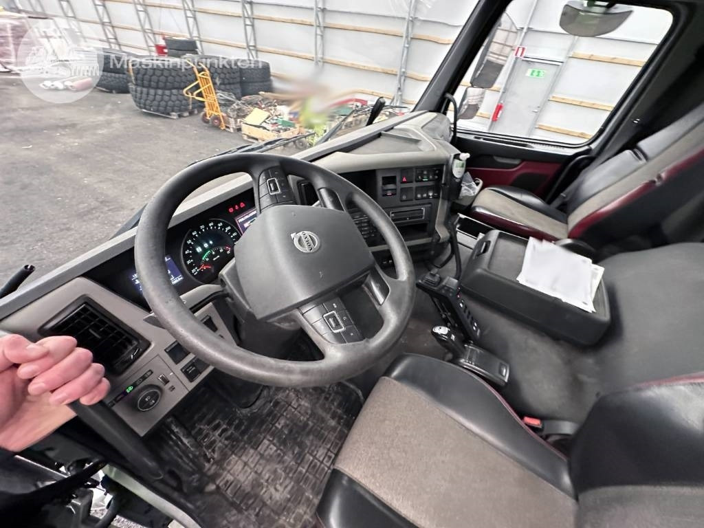 Camion ampliroll Volvo FM 420