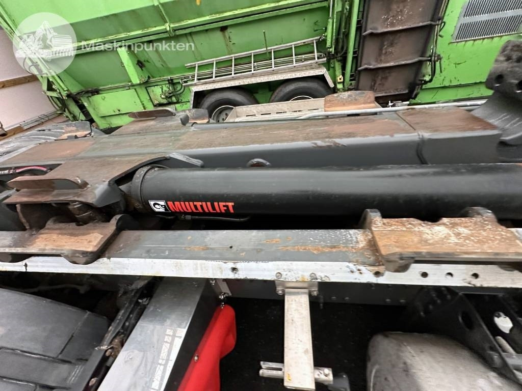 Camion ampliroll Volvo FM 420