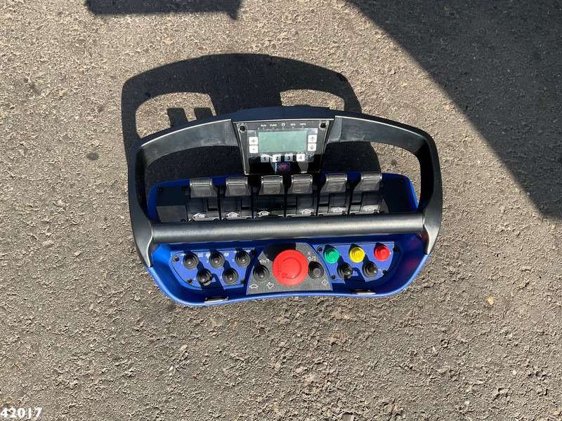 Camion ampliroll Volvo FM 420 8x2 HMF 28 Tonmeter laadkraan