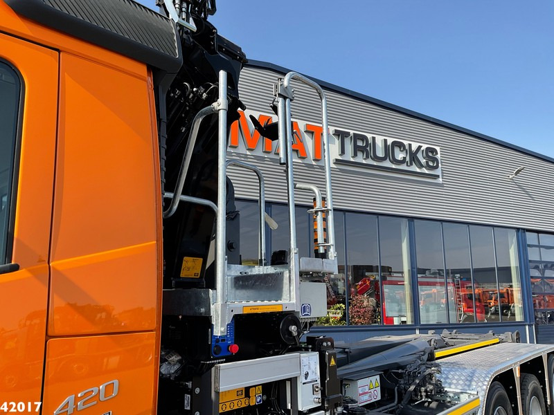 Camion ampliroll Volvo FM 420 8x2 HMF 28 Tonmeter laadkraan