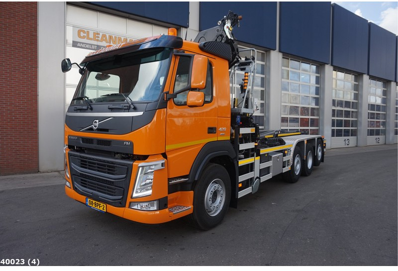 Camion ampliroll Volvo FM 420 8x2 HMF 28 ton/meter laadkraan
