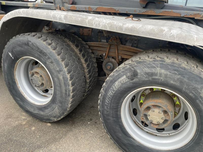 Camion ampliroll Volvo FM 440