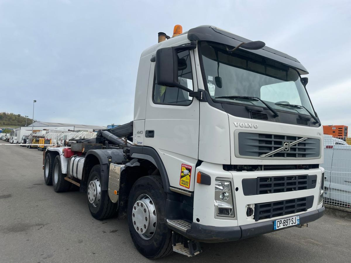 Camion ampliroll Volvo FM 440