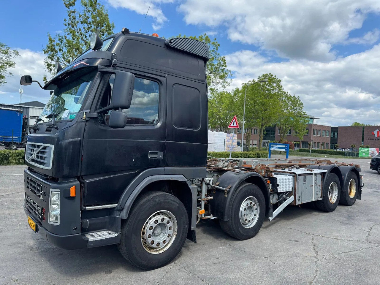 Camion ampliroll Volvo FM 440 8X4 EURO 5 + CABELLIFT TIPPER