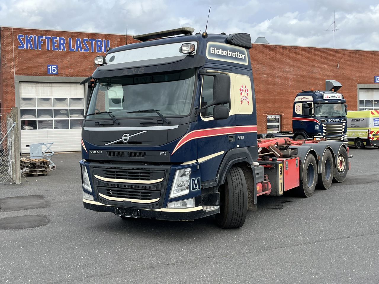 Camion ampliroll Volvo FM 500 8x4