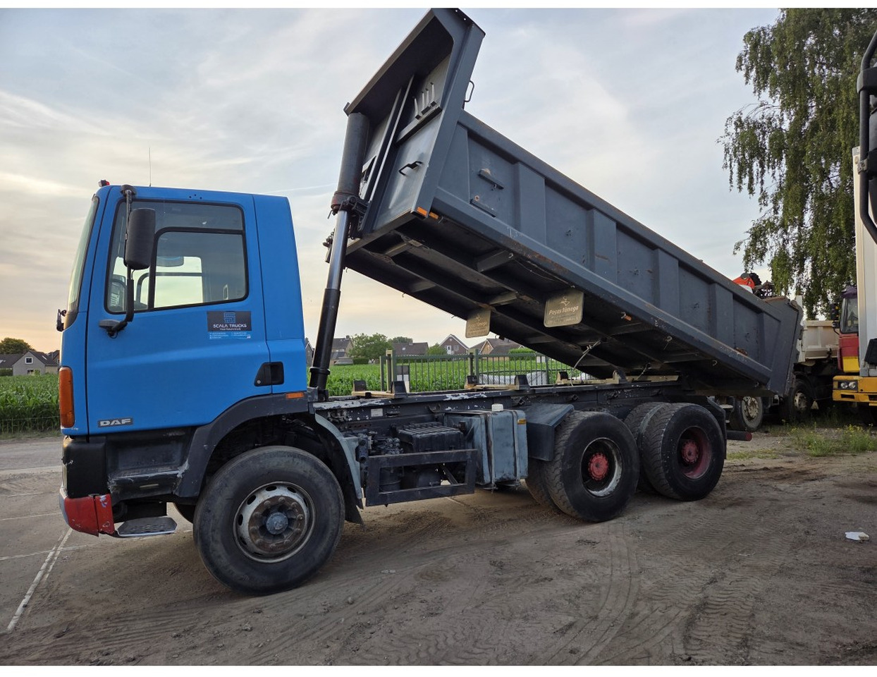 Camion benne DAF 85 400 ATI 6x4 Tipper