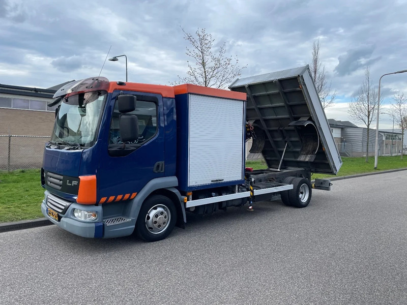 Camion benne DAF LF 45 kipper + crane