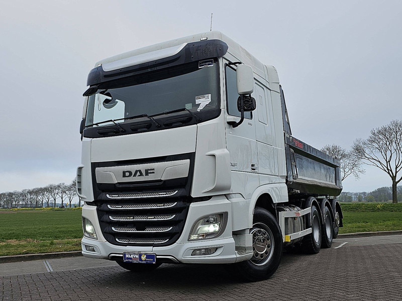 Camion benne DAF XF 530 8X4 FAW STEEL TIPPER