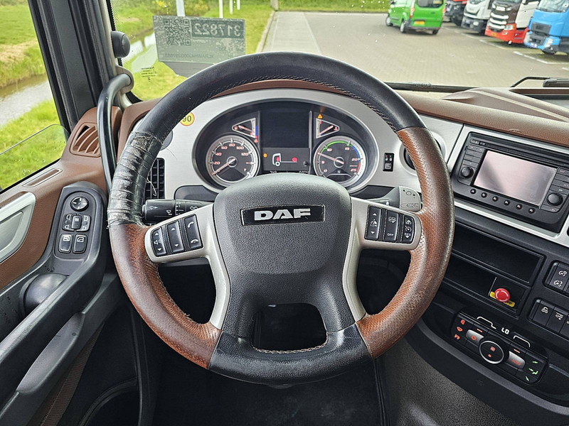 Camion benne DAF XF 530 8X4 FAW STEEL TIPPER
