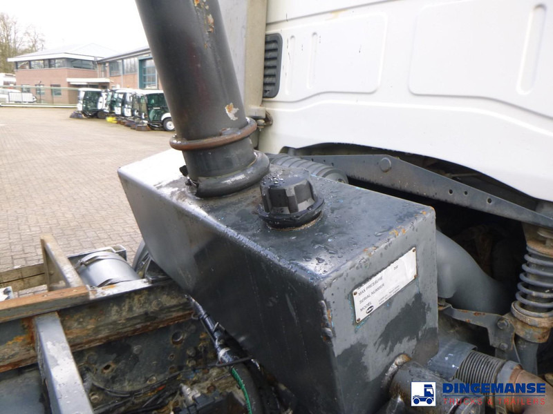 Camion benne Iveco Eurocargo 180E25 4x2 RHD tipper