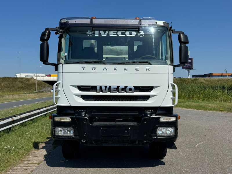 Camion benne Iveco Trakker 410 6x4 Kipper