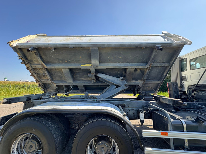 Camion benne Iveco Trakker 410 6x4 Kipper