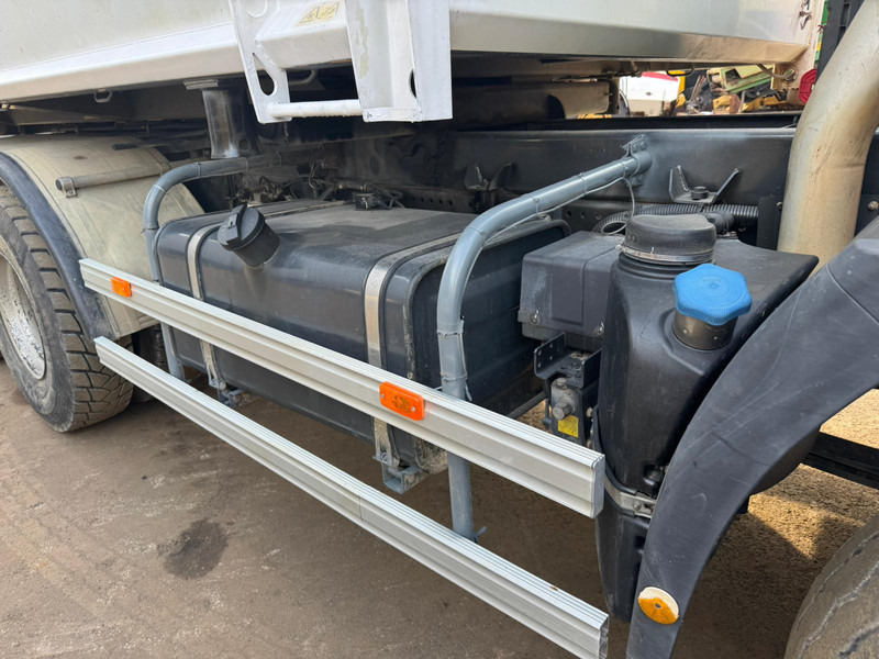 Camion benne Iveco Trakker 410 6x4 Kipper