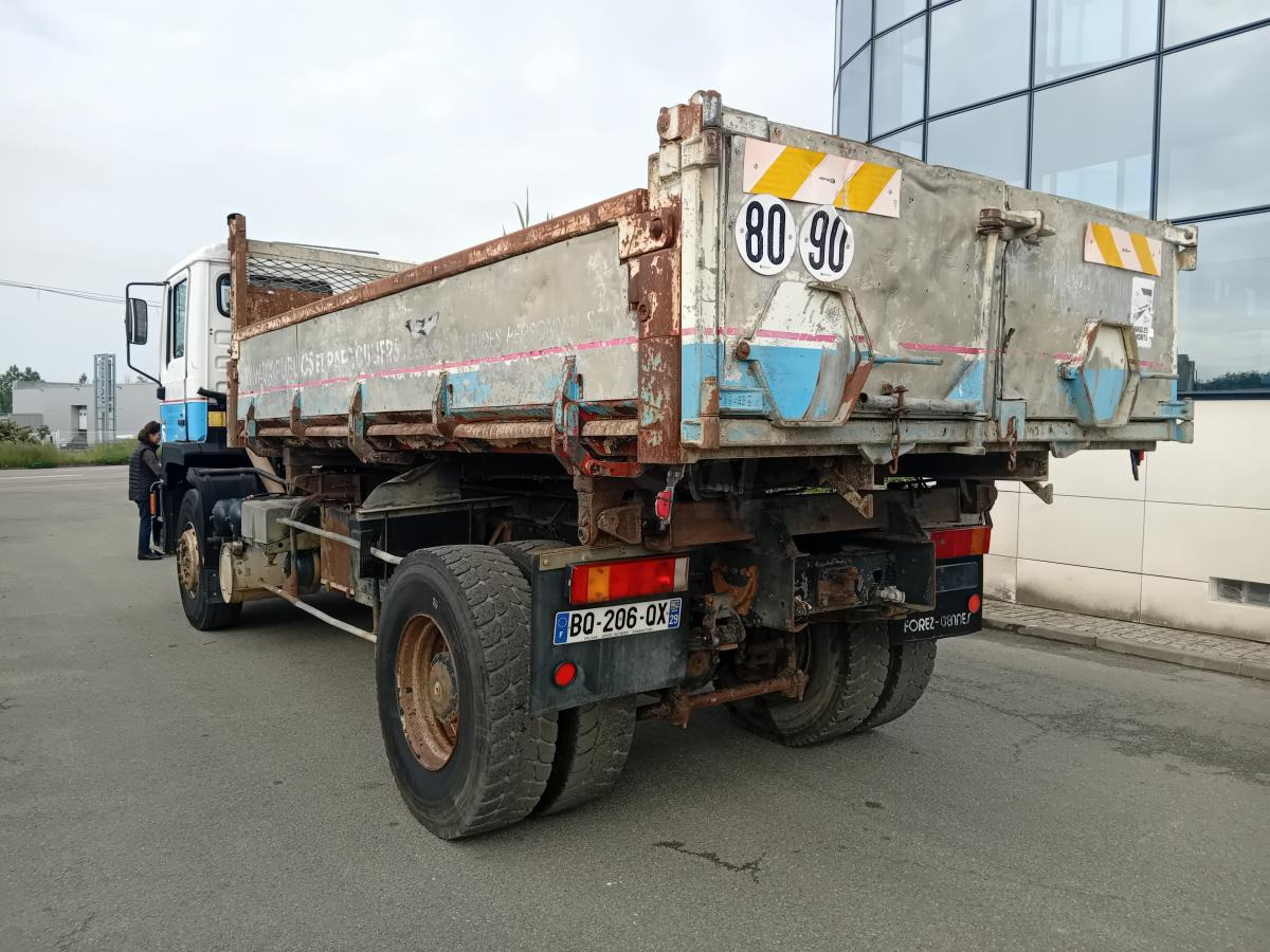 Camion benne MAN 19.272