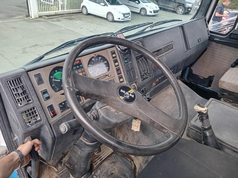 Camion benne MAN 19.272