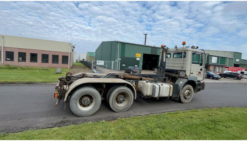 Camion benne MAN 26.464 F2000 MAN 26.460