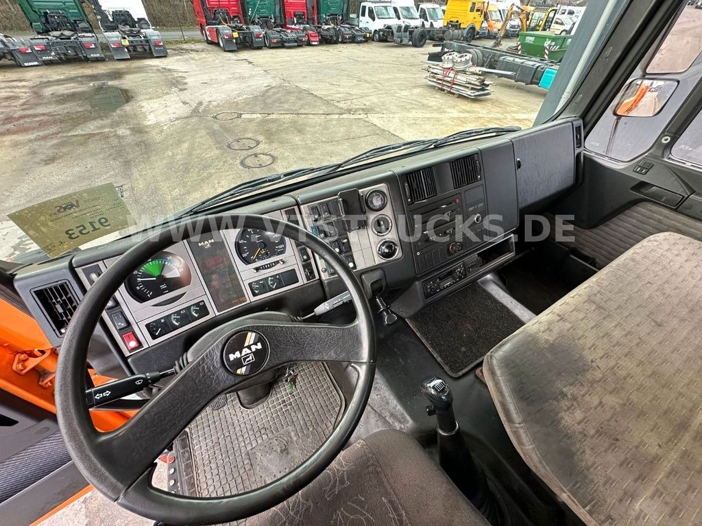 Camion benne MAN 27.293 6x6 DSK Meiller-Ladekran