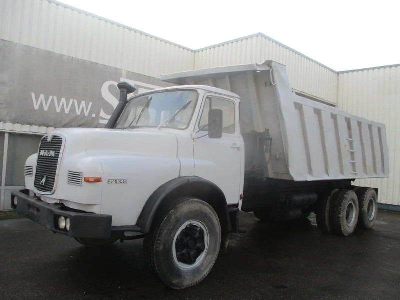 Camion benne MAN 32.240 , Manual , 6x4 , Tipper truck , Spring suspension
