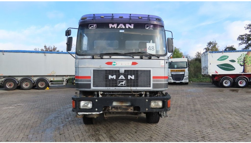 Camion benne MAN 35.362 8x4 Euro 2, ZF manual gearbox, VERY clean