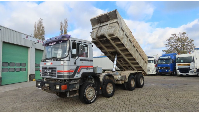 Camion benne MAN 35.362 8x4 Euro 2, ZF manual gearbox, VERY clean