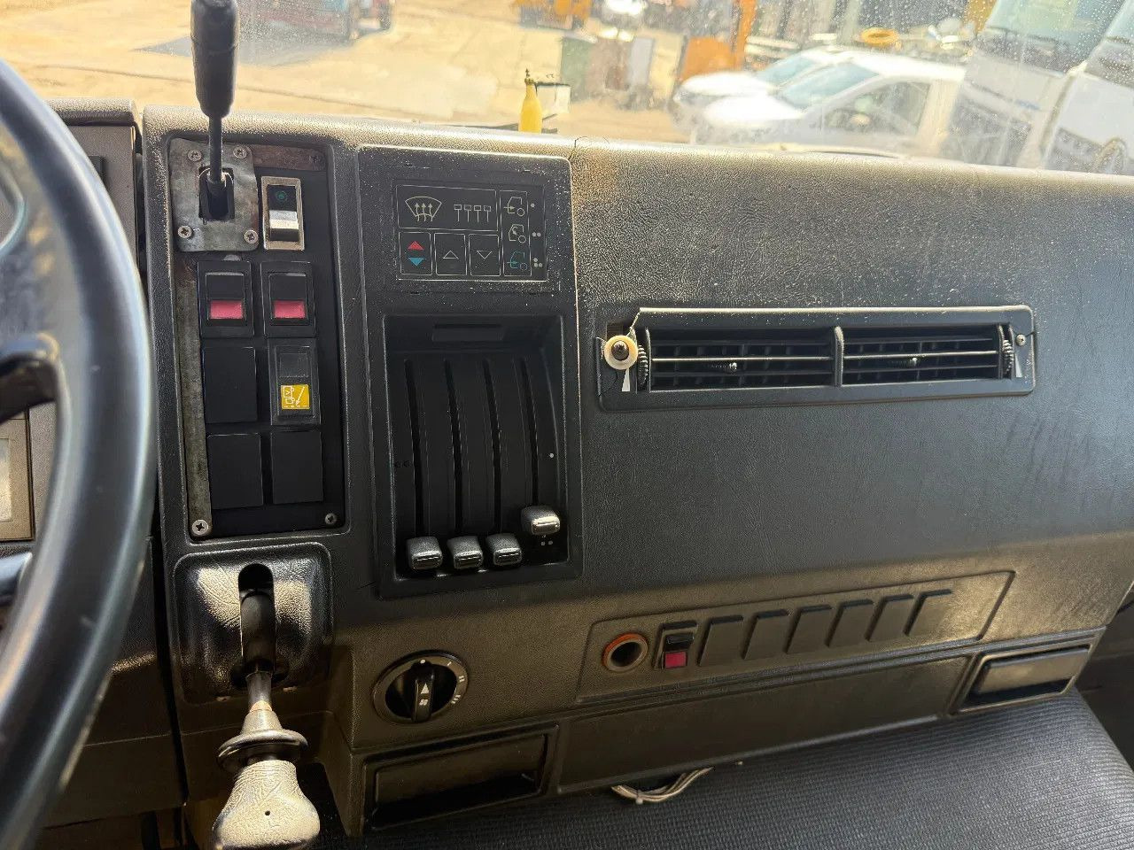 Camion benne MAN 35.372 8X4 Tipper Spring/Spring ZF Manual Gear E