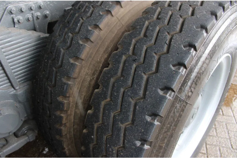 Camion benne MAN 50 .414 + 8X4 + SPRING SPRING + MANUAL